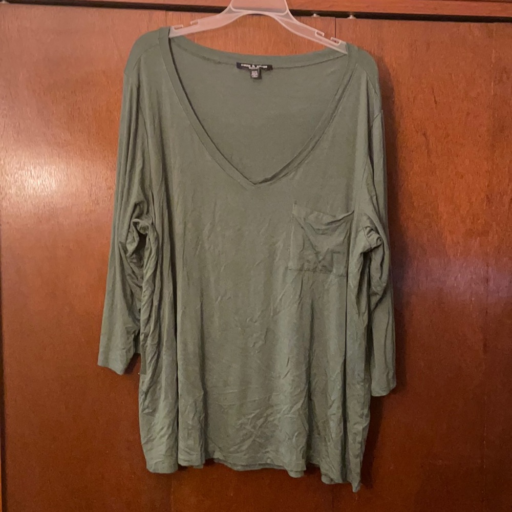 3/4 sleeve v neck tee. Super soft!